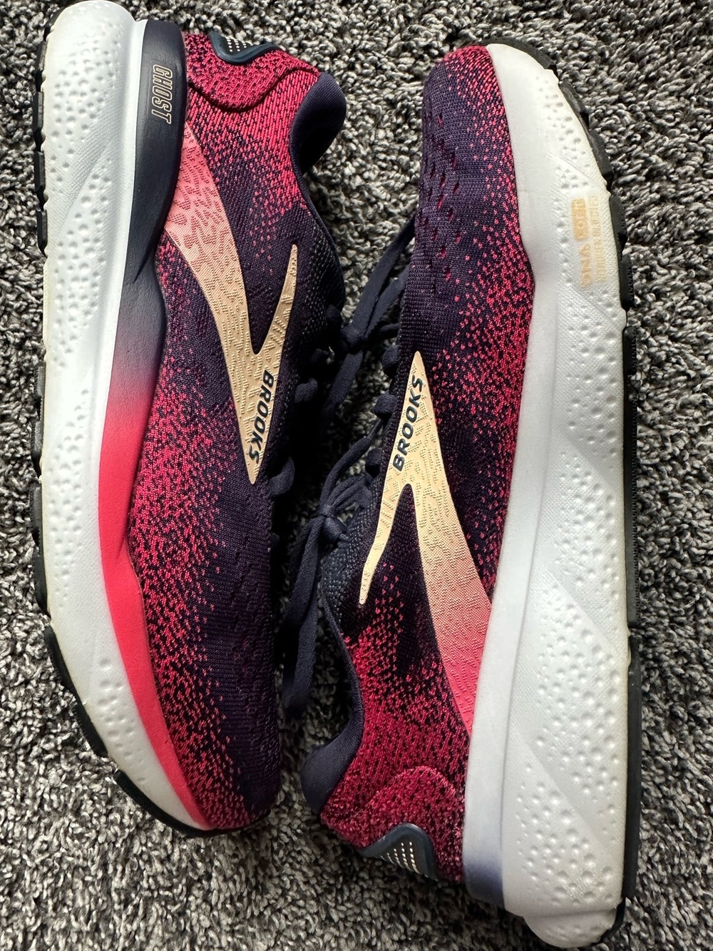 Women's BROOKS GHOST 16 Running Shoes Size 9.5 Gym Walking Workout Sneakers